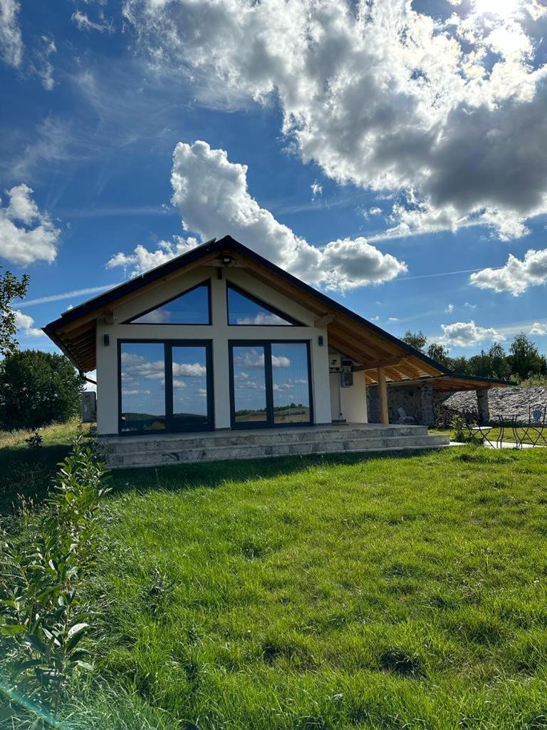 Casa Moderna In Sinteu - Intersectia Intre Modern Si Linistea Naturii Huta Voivozi Exterior foto
